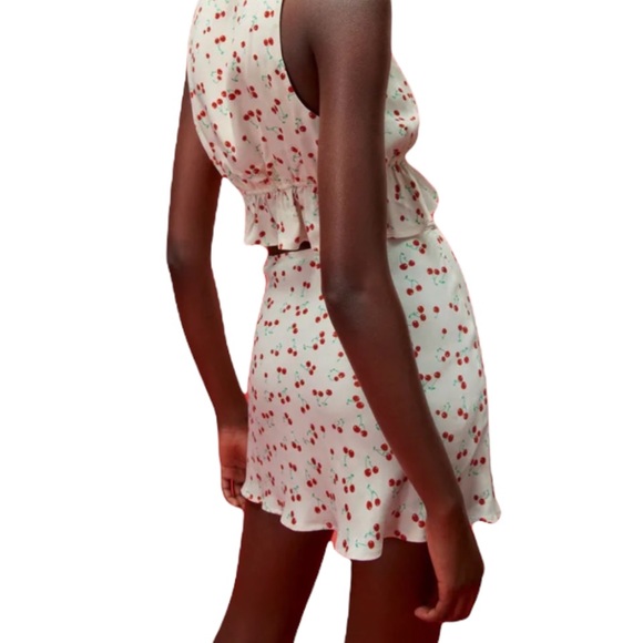 🍒 ZARA Satin Effect Cherry Print Mini Skirt 🍒 - Picture 2 of 5